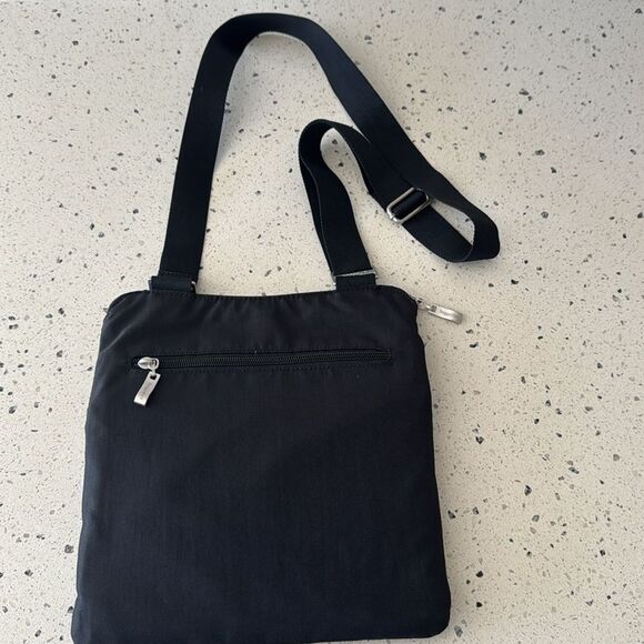 Baggallini Black Nylon Messenger Crossbody Bag Versatile Minimalist Travel EUC - Picture 3 of 12